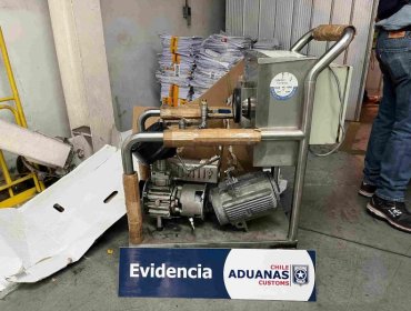 Descubren en el aeropuerto de Santiago una máquina purificadora de aceite que ocultaba cerca de 10 kilos de éxtasis