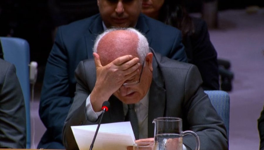 Embajador de los palestinos en la ONU rompe en llanto por la muerte por hambre de niños en Gaza
