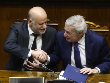 "Es un lujo" de Canciller: Elizalde defiende a Van Klaveren tras dichos de Jadue sobre ser "cercano al sionismo"
