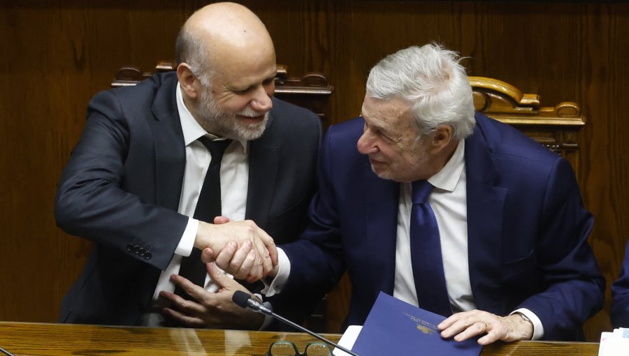 "Es un lujo" de Canciller: Elizalde defiende a Van Klaveren tras dichos de Jadue sobre ser "cercano al sionismo"