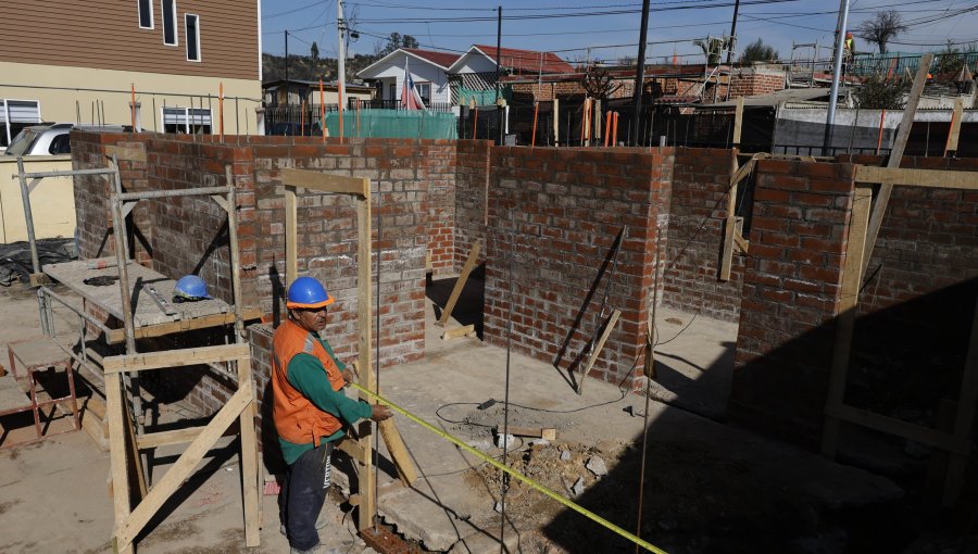 Con aporte de Leonardo Farkas, Desafío Levantemos Chile ejecutará 50 casas para damnificados del megaincendio en Quilpué