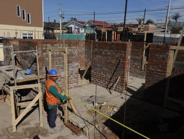 Con aporte de Leonardo Farkas, Desafío Levantemos Chile ejecutará 50 casas para damnificados del megaincendio en Quilpué