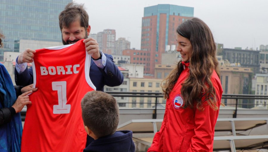 Club de Valparaíso donde juega la pareja de Boric responde a críticas por financiamiento: "No manchen el deporte femenino"