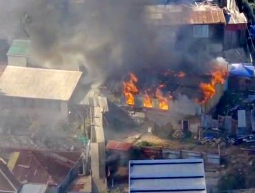Incendio de grandes proporciones consume una vivienda y amenaza con propagarse a otras en el cerro O'Higgins de Valparaíso