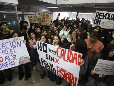 Estudiantes de la U. de Valparaíso votan a favor del paro general y se suman a la UPLA