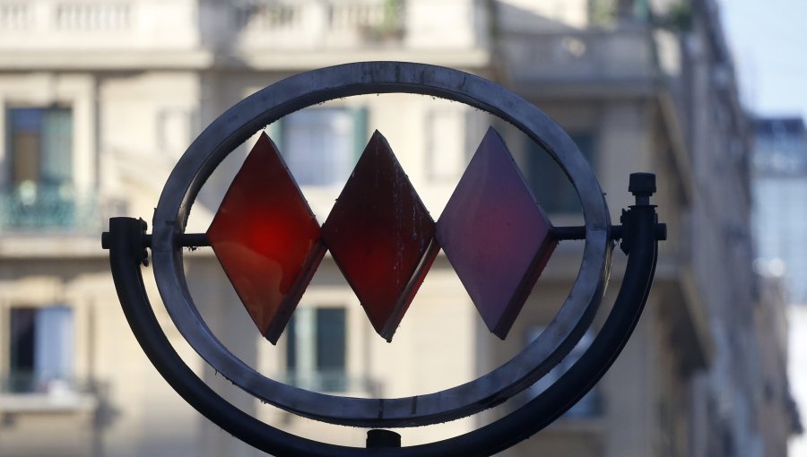 Metro despide a 23 trabajadores por licencias médicas: Otros 76 casos son analizados "con la máxima celeridad"