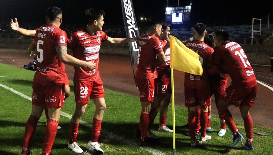 D. Copiapó derrotó por la cuenta mínima a San Marcos de Arica y le arrebató el liderazgo de la Primera B