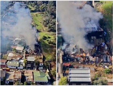 Incendio de grandes proporciones consumió tres casas en el cerro O'Higgins de Valparaíso