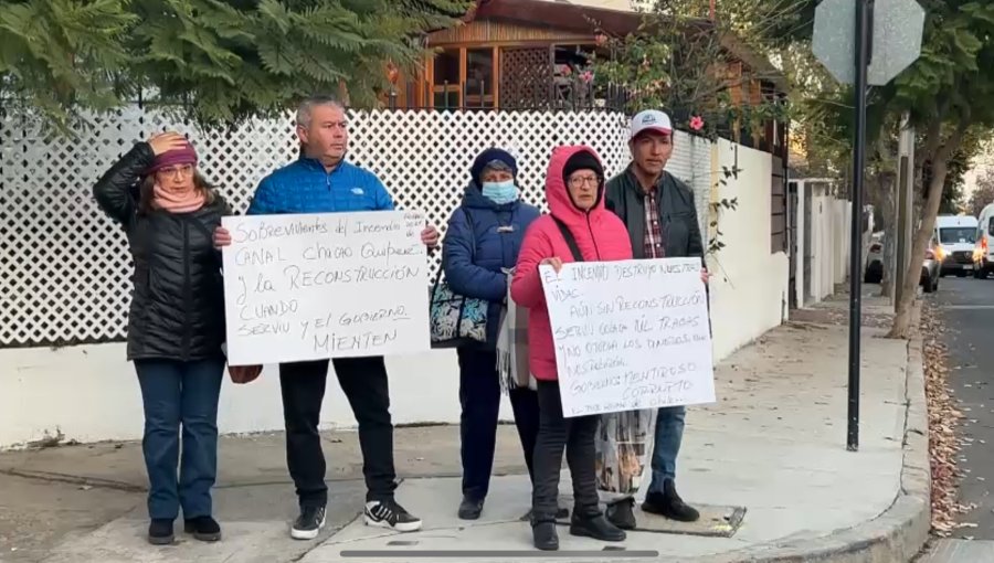 Damnificados del megaincendio protestan en Cerro Castillo: "Cada vez que pasa el tiempo nos sentimos más abandonados"