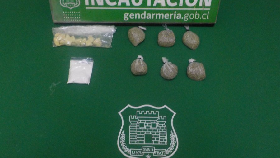 Detienen a mujer que fue sorprendida entregando envoltorio con drogas a un privado de libertad en la cárcel de Los Andes