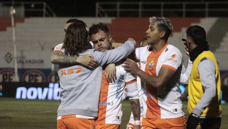 Cobresal se hizo fuerte de local y profundiza la crisis del colista D. Iquique en la Liga de Primera