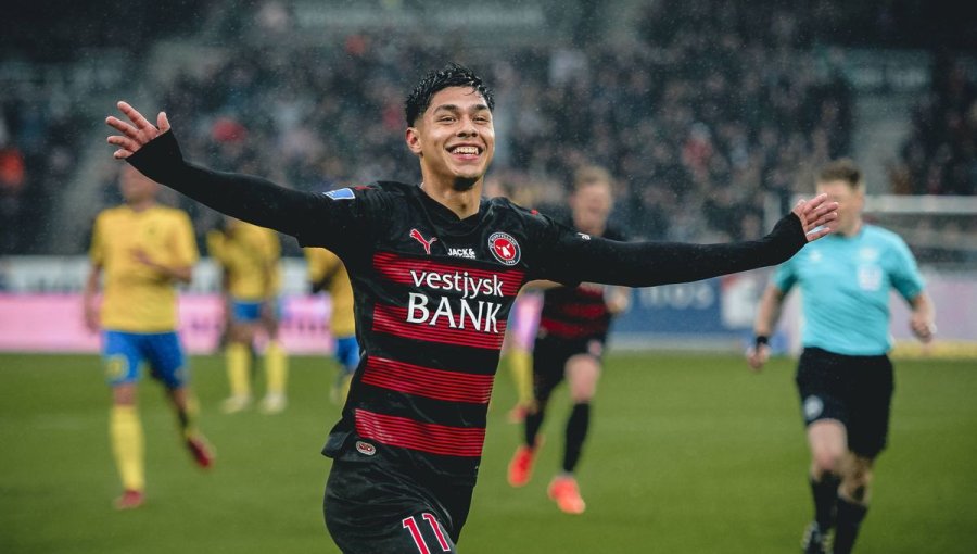 Gol de Darío Osorio fue elegido como el mejor del año de la Superliga de Dinamarca