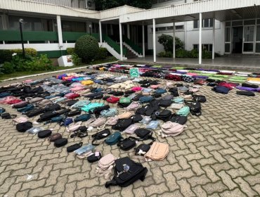 Cinco ambulantes extranjeros que vendían ropa de marcas internacionales fueron detenidos en el centro de Viña del Mar