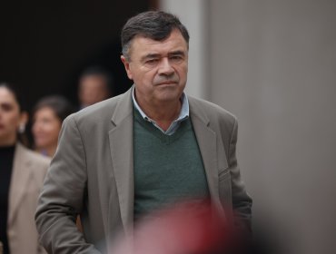 Ministro Valenzuela admite no saber si le compró a vendedor informal en feria libre de Rancagua: "No lo descarto"