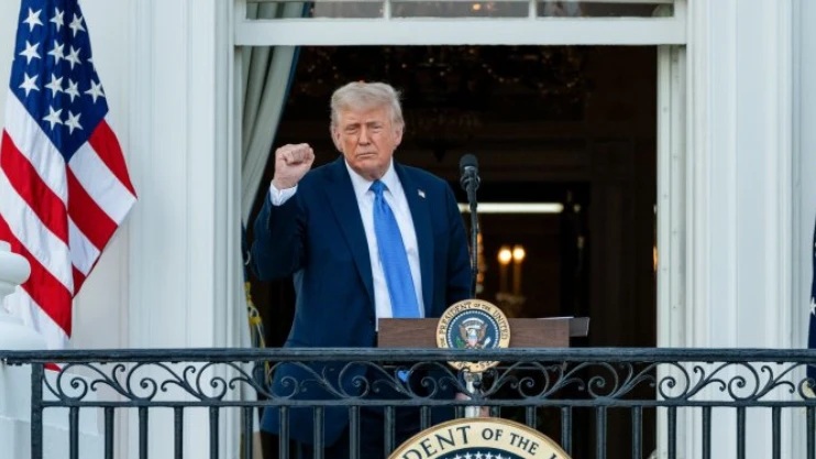 Trump prohíbe o restringe la entrada a EE.UU. de ciudadanos de una veintena de países, entre los que están Cuba y Venezuela