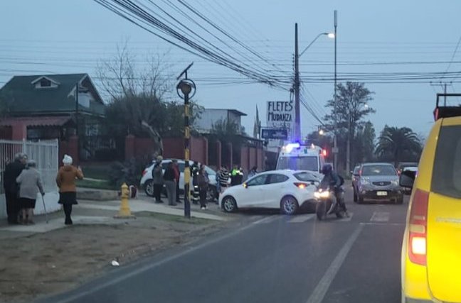 Colisión que involucró a tres automóviles deja a una persona con lesiones en Limache