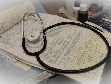 Isapres han presentado más de mil querellas y denunciado a más de 700 médicos por licencias fraudulentas