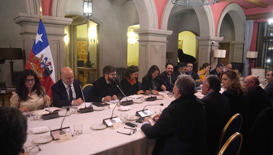Comité político del oficialismo abrió puertas del palacio presidencial de Viña del Mar a la DC: "Chile nos necesita unidos"