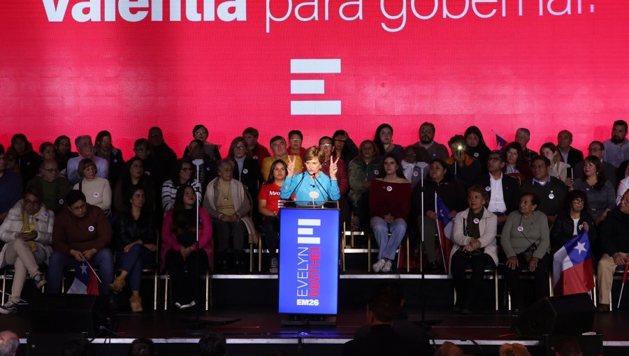 "Valentía para gobernar, cercanía para escuchar": Matthei estrena eslogan durante masivo acto de inicio de campaña
