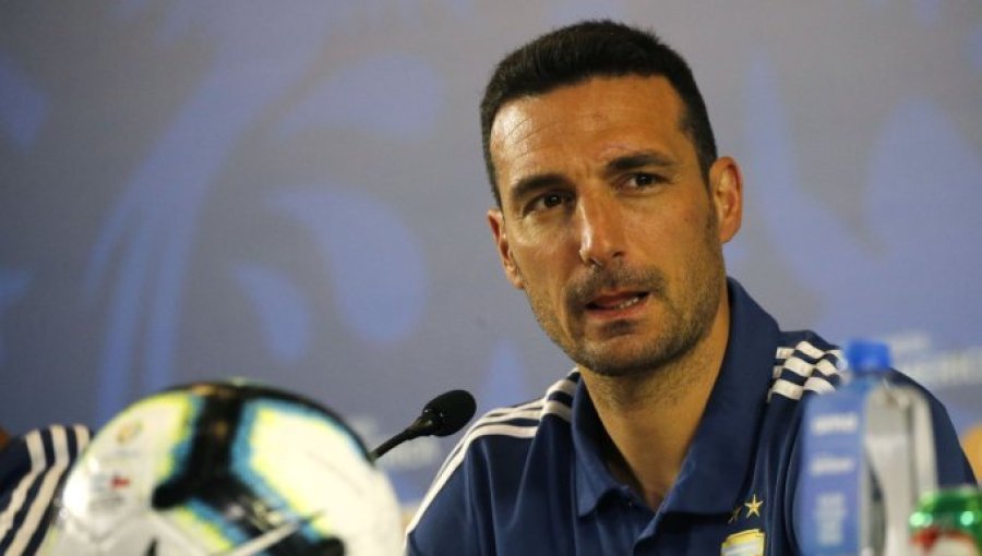 Técnico de la Selección argentina se muestra relajado para duelo ante la Roja: "No necesitamos los puntos"