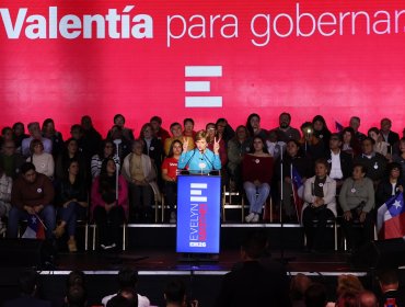 "Valentía para gobernar, cercanía para escuchar": Matthei estrena eslogan durante masivo acto de inicio de campaña