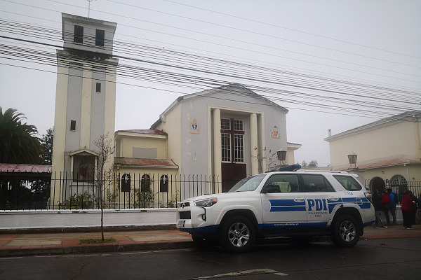 Sacerdote fue golpeado y apuñalado al intentar dialogar con delincuentes que entraron a robar a parroquia en Talca