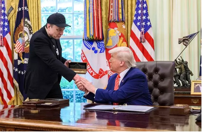 Donald Trump dice que está "muy decepcionado" con Elon Musk: "Le he ayudado mucho"