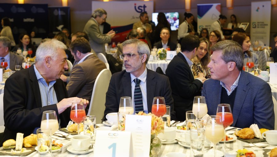 Ministro Cordero se reunió con representantes de la Cámara de Comercio de Valparaíso para abordar temas en materia de seguridad