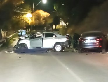 Dos fallecidos y dos heridos graves deja colisión frontal entre dos autos en Los Andes