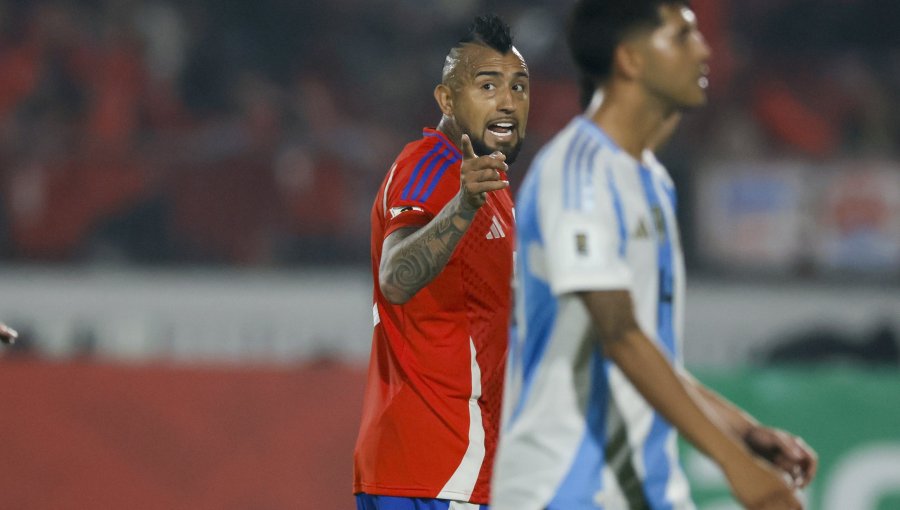 Johnny Herrera por Arturo Vidal en la Selección: "Debe dar un paso al costado"