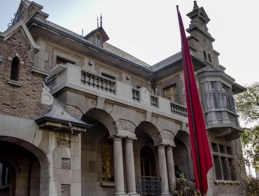 Denuncian presunto negocio millonario entre el Serviu y la Fundación Salvador Allende