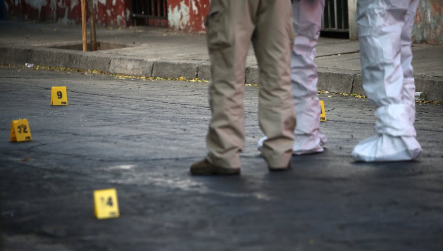 Tiroteo entre Carabineros y delincuentes deja un herido y dos detenidos en Lo Espejo