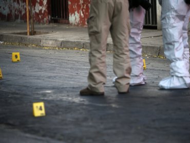 Tiroteo entre Carabineros y delincuentes deja un herido y dos detenidos en Lo Espejo