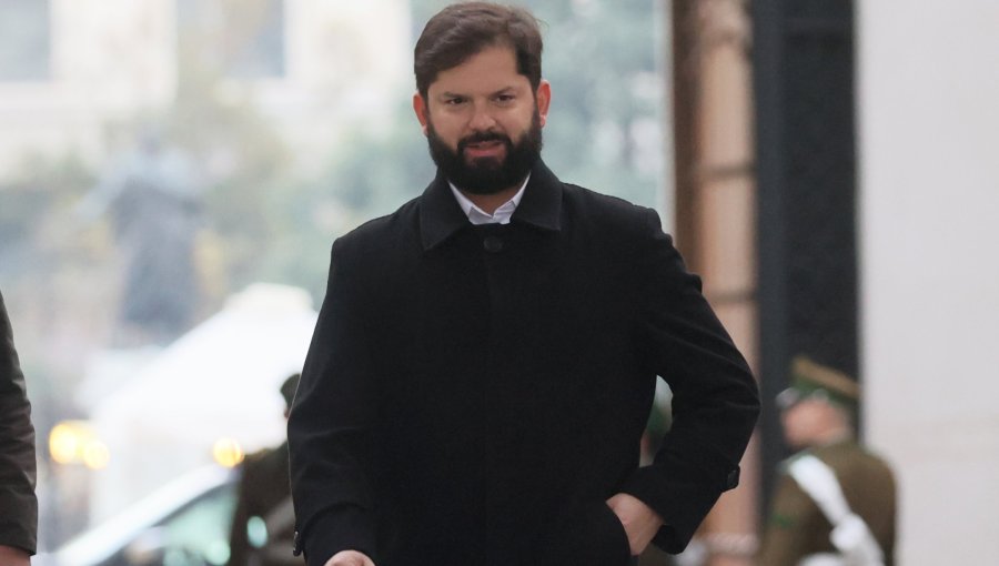 Boric destaca entrega de carpetas de calificación a familiares de detenidos desaparecidos: "Un país se construye desde los símbolos"
