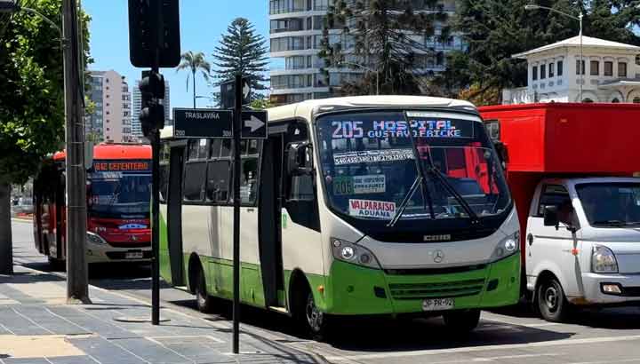En mesa de trabajo buscan resolver problemas que enfrentan vecinos viñamarinos de Chorrillos en materia de transporte público
