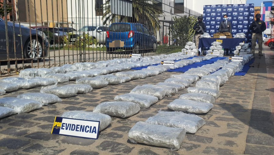Capturan a cuatro colombianos que desde Alto Hospicio transportaban marihuana en cajas de frutas a la región Metropolitana