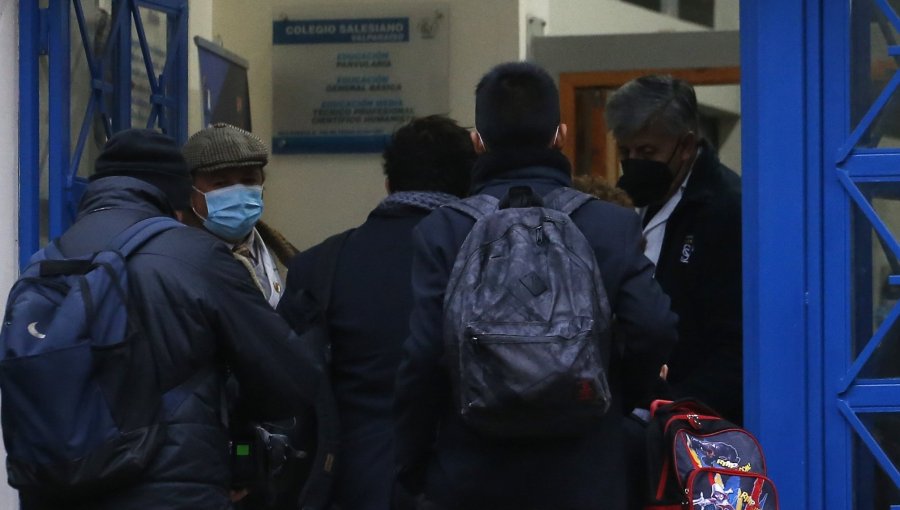 Colegio de Quilpué denuncia intentos de secuestro a alumnos y detalla modus operandi de "adultos en autos con vidrios polarizados"