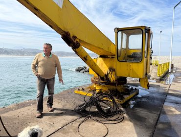 Pescadores de Pichicuy denuncian abandono y exigen solución por grúa averiada