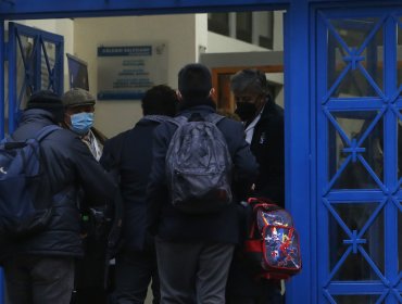 Ministro de Seguridad pide "no transformar a los establecimientos en espacios policiales" por instalación de detectores de metales en colegios