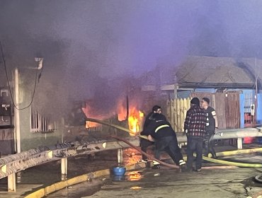 Controlan incendio que consumió completamente una vivienda en el Camino Cintura de Valparaíso