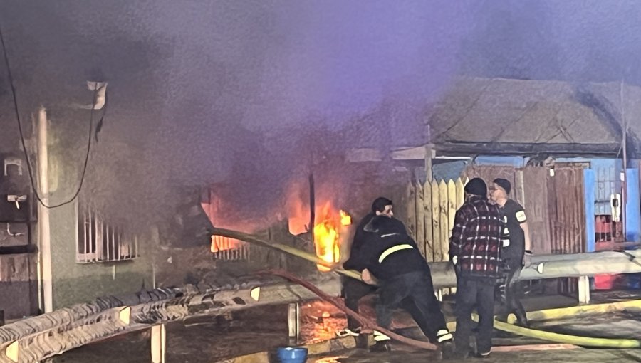 Controlan incendio que consumió completamente una vivienda en el Camino Cintura de Valparaíso
