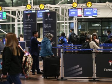 Avión debió ser desembarcado tras aviso de bomba en Aeropuerto de Santiago