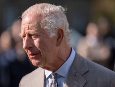 Carlos III afirma que está "absolutamente impactado" por tragedia aérea en India donde iban a bordo 53 pasajeros británicos