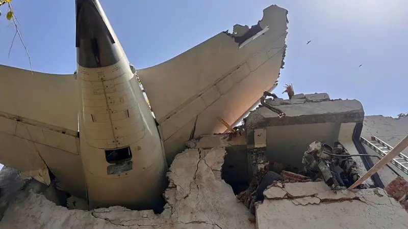 El testimonio del sobreviviente de la tragedia aérea en India: "Se escuchó un fuerte ruido y el avión se estrelló"