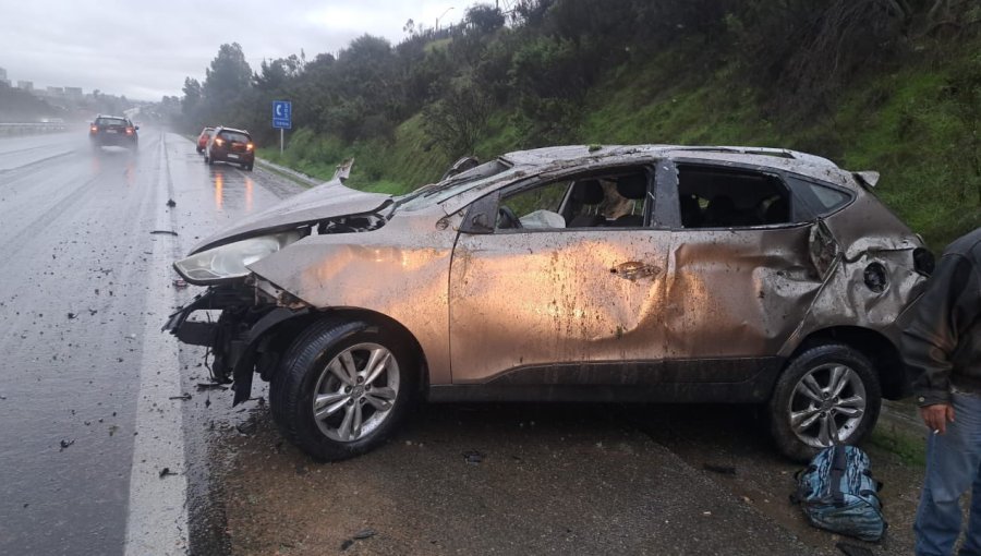 Carabinera protagoniza accidente de tránsito en Quilpué: su auto terminó volcado