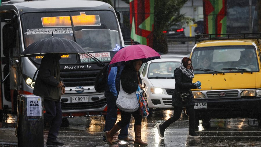Sistema frontal deja 17,2 mm de lluvias en Valparaíso y 38 mm en Concón: en San Antonio el viento llegó a los 80 km/h
