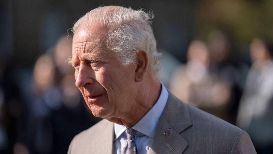 Carlos III afirma que está "absolutamente impactado" por tragedia aérea en India donde iban a bordo 53 pasajeros británicos