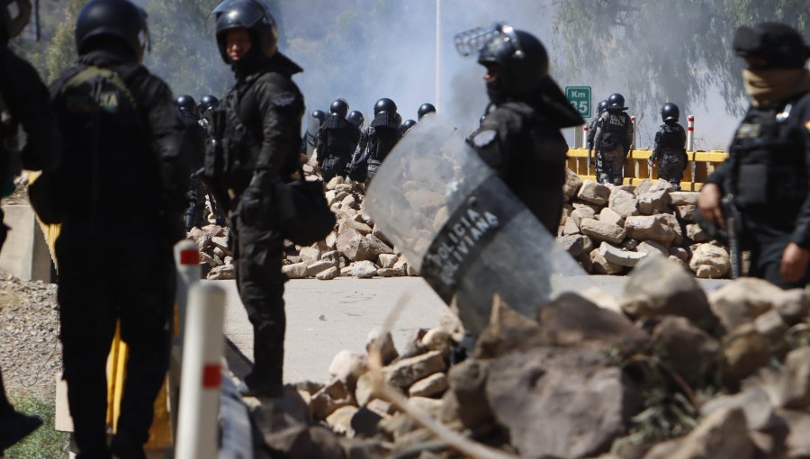 Dos policías bolivianos fallecen baleados en "emboscada" de seguidores de Evo Morales
