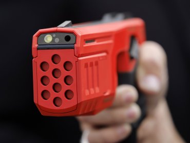 Gendarmería declara desierta la licitación para adquirir 20 pistolas "taser": Empresas oferentes no cumplieron los requisitos técnicos