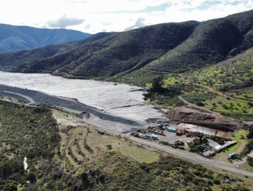 Cursan millonarias multas a minera por contaminación de río y quebrada en Cabildo